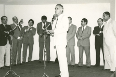 Carlos Brandão discursa. Da esquerda para a direita: André Lara Resende, Paulo Roberto Franco Ferreira, Antônio Carlos Lemgruber, Carlos Thadeu de Freitas Gomes, Roberto Bornhausen, Cesar Manoel de Souza, Roberto de Gregório e Marcy Oliveira da Costa. (Acervo: Banco Central)
